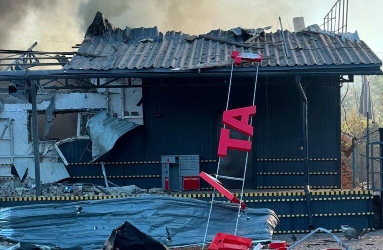 Росіяни знищили відділення Нової пошти в Прилуках