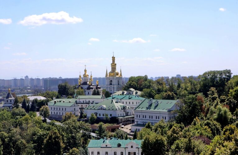 Швейцарія допоможе відновити Лавру після російського удару