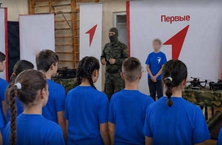 У ГУР назвали причетних до мілітаризації дітей на ТОТ