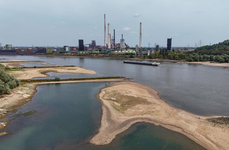 У Німеччині через спеку Рейн обмілів до нових мінімумів