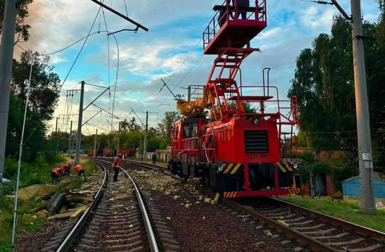 Удар по вокзалу Лозової: є загиблі та важкопоранені залізничники