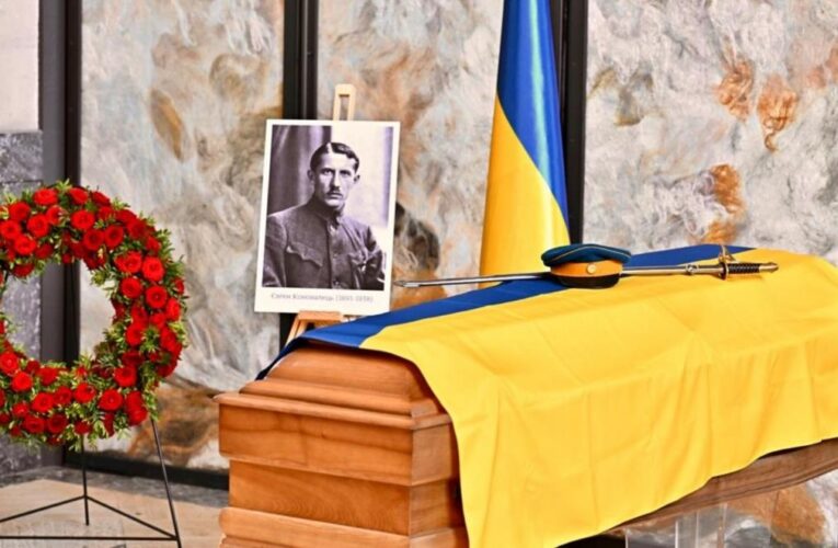 В Україну повернуть прах Євгена Коновальця
