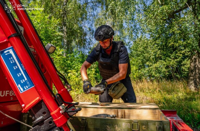 Вибухи на полігоні Хмельниччини: рятувальники досі обстежують територію
