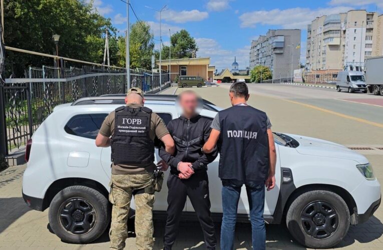 З Молдови в Україну екстрадували підозрюваного у переправленні чоловіків